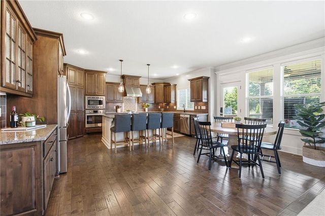 988 SW Perth Shire Drive, Lee's Summit, MO 64081