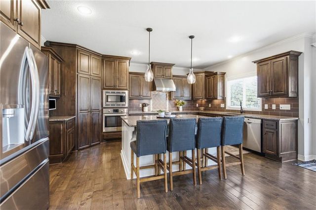 988 SW Perth Shire Drive, Lee's Summit, MO 64081