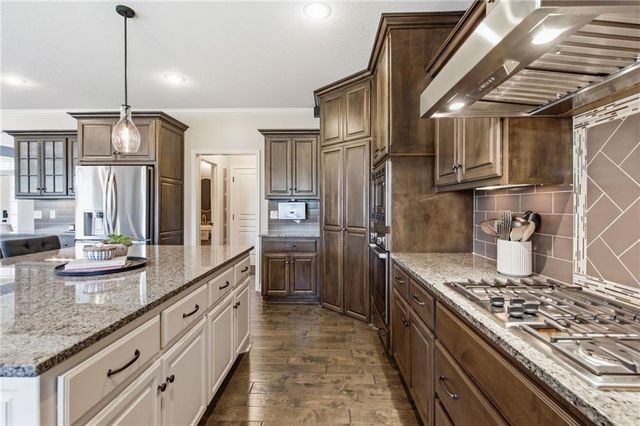 988 SW Perth Shire Drive, Lee's Summit, MO 64081