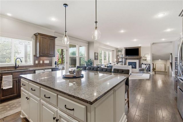 988 SW Perth Shire Drive, Lee's Summit, MO 64081