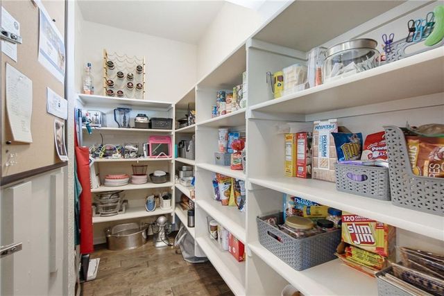 988 SW Perth Shire Drive, Lee's Summit, MO 64081