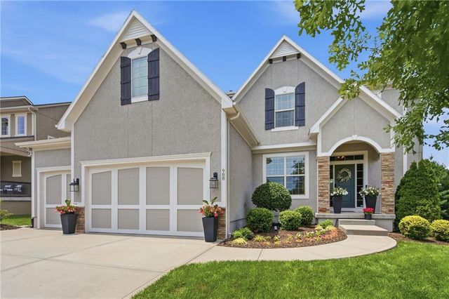988 SW Perth Shire Drive, Lee's Summit, MO 64081