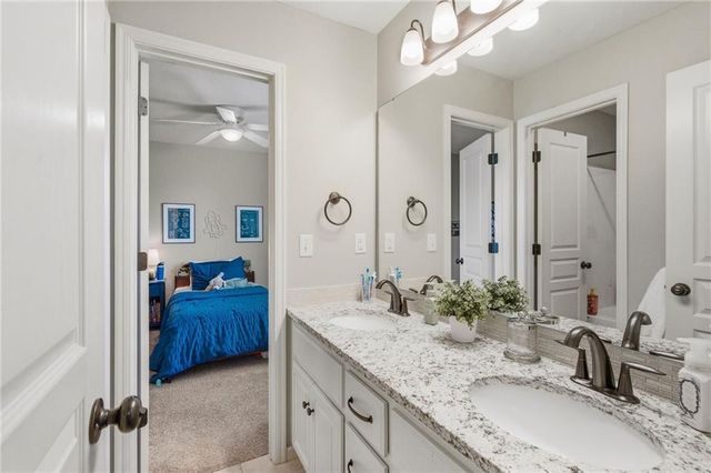 988 SW Perth Shire Drive, Lee's Summit, MO 64081