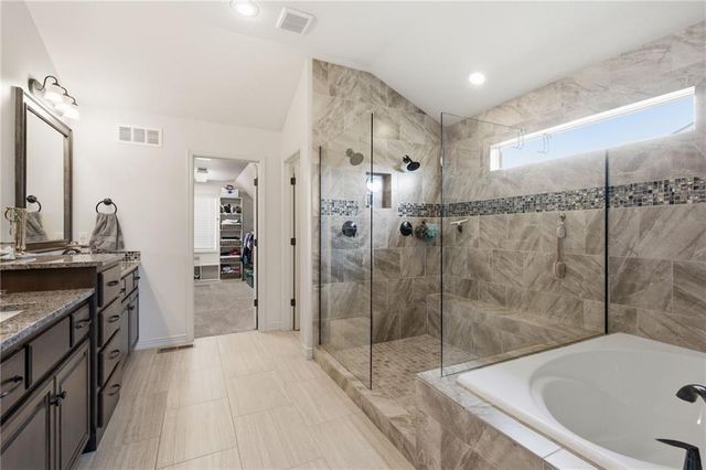 988 SW Perth Shire Drive, Lee's Summit, MO 64081