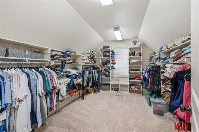 988 SW Perth Shire Drive, Lee's Summit, MO 64081