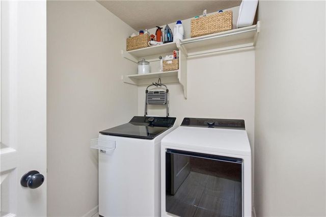 988 SW Perth Shire Drive, Lee's Summit, MO 64081