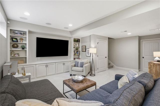 988 SW Perth Shire Drive, Lee's Summit, MO 64081