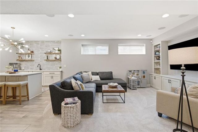 988 SW Perth Shire Drive, Lee's Summit, MO 64081