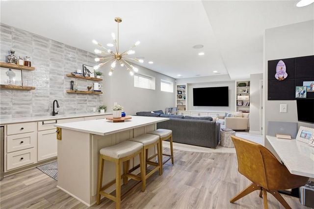 988 SW Perth Shire Drive, Lee's Summit, MO 64081