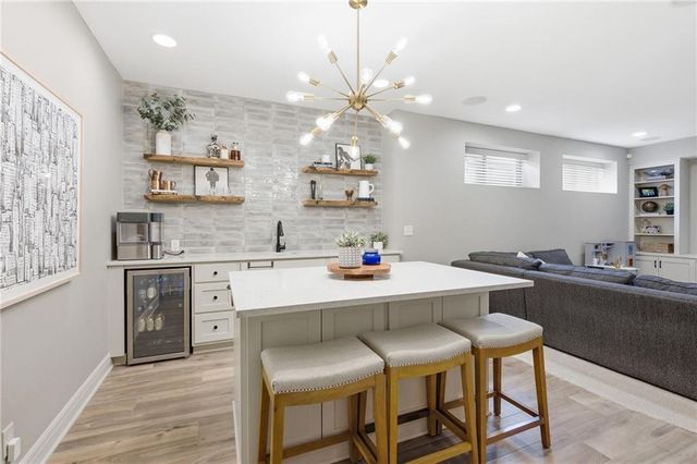 988 SW Perth Shire Drive, Lee's Summit, MO 64081