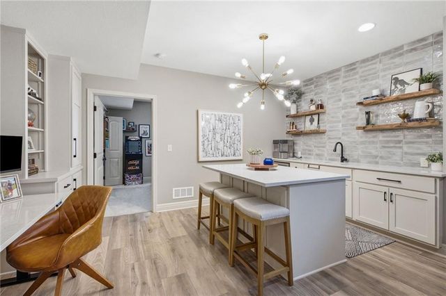 988 SW Perth Shire Drive, Lee's Summit, MO 64081