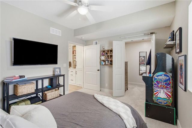 988 SW Perth Shire Drive, Lee's Summit, MO 64081