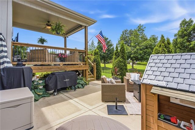988 SW Perth Shire Drive, Lee's Summit, MO 64081
