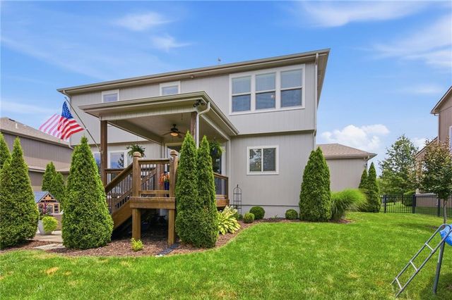 988 SW Perth Shire Drive, Lee's Summit, MO 64081