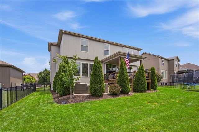 988 SW Perth Shire Drive, Lee's Summit, MO 64081