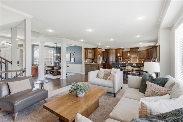 988 SW Perth Shire Drive, Lee's Summit, MO 64081