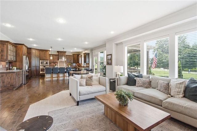 988 SW Perth Shire Drive, Lee's Summit, MO 64081