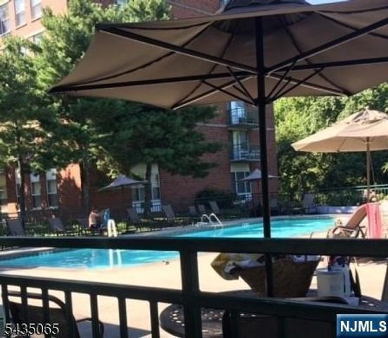 240 Main 303, Little Falls, NJ 07424