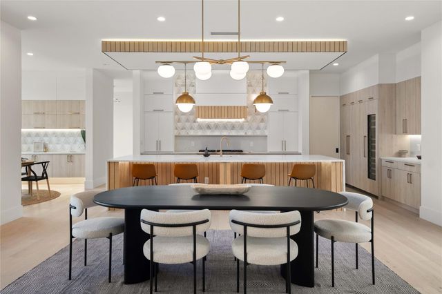 2401 Oakhaven CIR, Austin, TX 78704