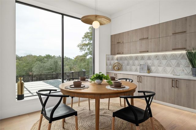 2401 Oakhaven CIR, Austin, TX 78704