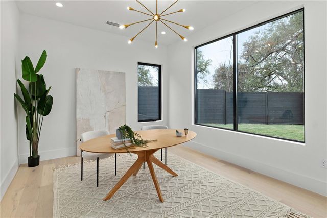 2401 Oakhaven CIR, Austin, TX 78704