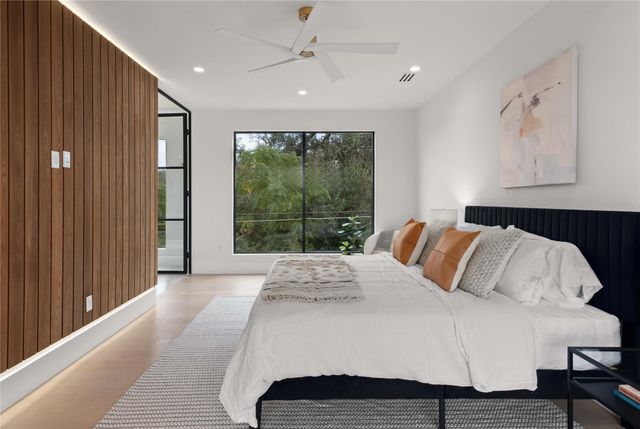 2401 Oakhaven CIR, Austin, TX 78704