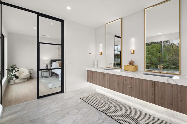 2401 Oakhaven CIR, Austin, TX 78704