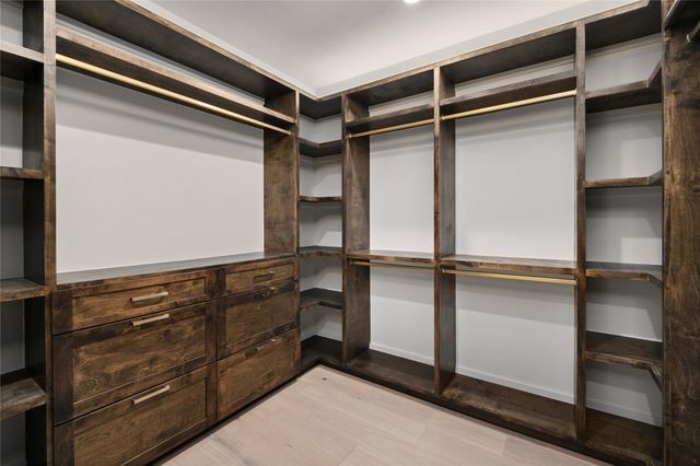 2401 Oakhaven CIR, Austin, TX 78704