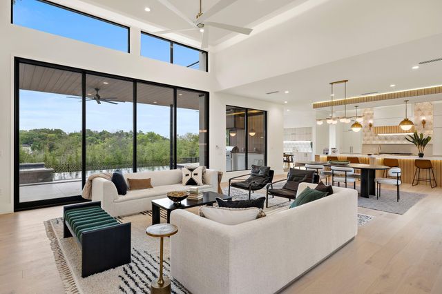 2401 Oakhaven CIR, Austin, TX 78704