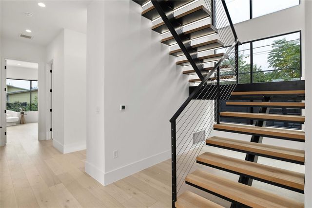 2401 Oakhaven CIR, Austin, TX 78704