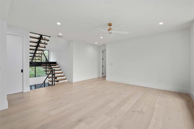 2401 Oakhaven CIR, Austin, TX 78704