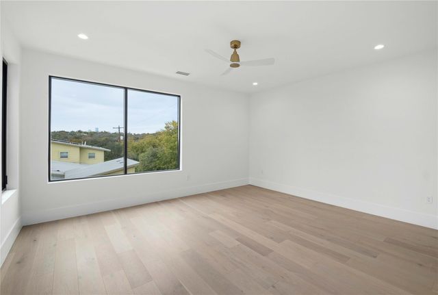 2401 Oakhaven CIR, Austin, TX 78704