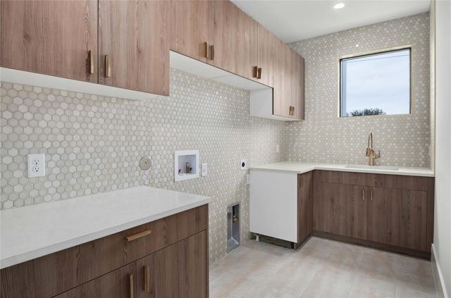 2401 Oakhaven CIR, Austin, TX 78704