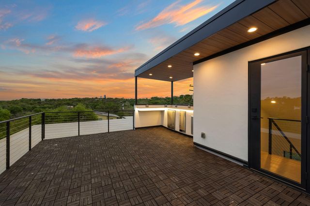 2401 Oakhaven CIR, Austin, TX 78704