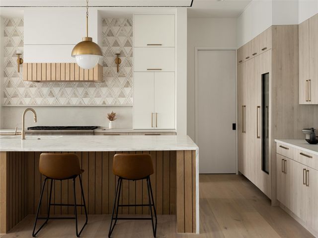 2401 Oakhaven CIR, Austin, TX 78704