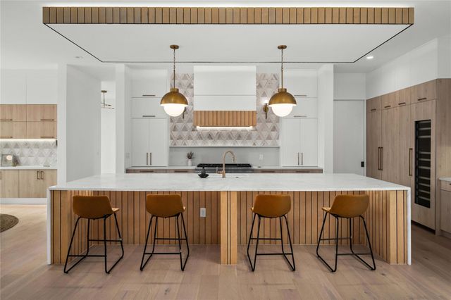 2401 Oakhaven CIR, Austin, TX 78704