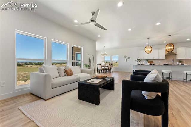 47 Top Rail Trail, Penrose, CO 81240