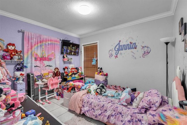 2775 W 71st Pl, Hialeah, FL 33016