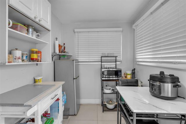 2775 W 71st Pl, Hialeah, FL 33016