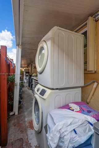 2775 W 71st Pl, Hialeah, FL 33016