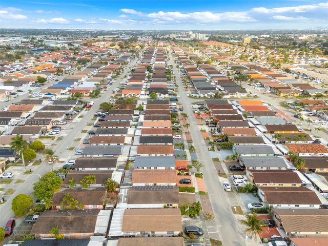 2775 W 71st Pl, Hialeah, FL 33016
