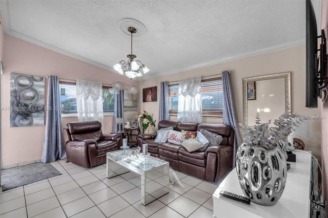 2775 W 71st Pl, Hialeah, FL 33016