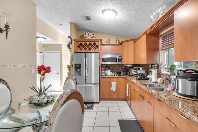 2775 W 71st Pl, Hialeah, FL 33016