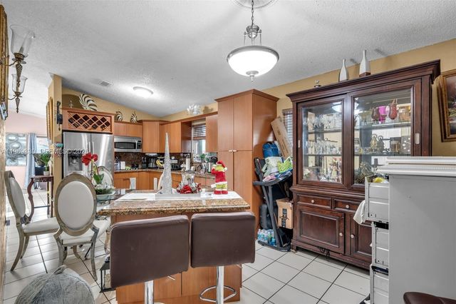 2775 W 71st Pl, Hialeah, FL 33016