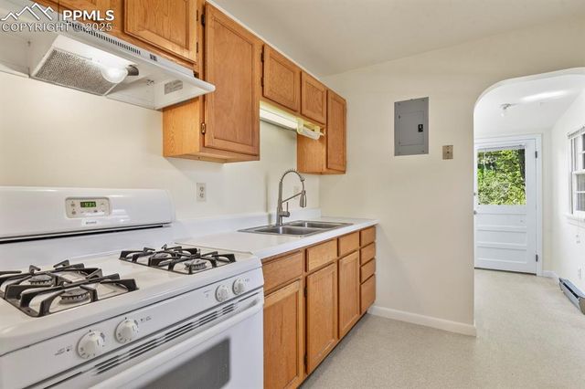 921 E Cucharras Street, Colorado Springs, CO 80903