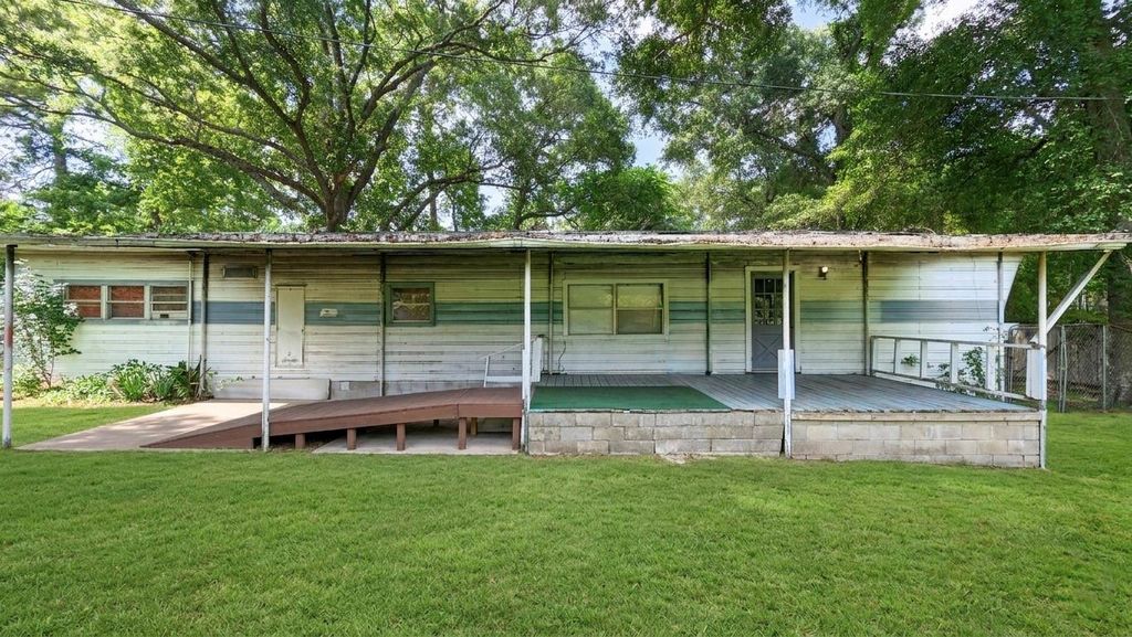 23635 1st Street, New Caney, TX 77357