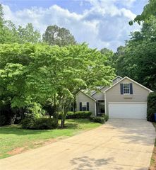 164 Flagman Street, Dawsonville, GA 30534