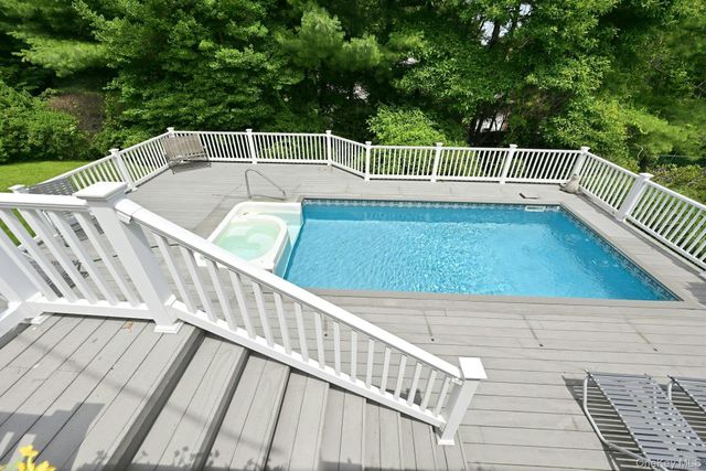 39 Upper Drive, Huntington Bay, NY 11743