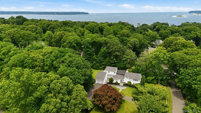 39 Upper Drive, Huntington Bay, NY 11743