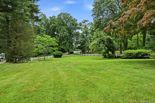 39 Upper Drive, Huntington Bay, NY 11743